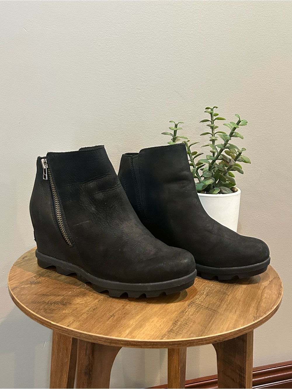 Sorel Joan of Arctic Wedge III Zip Booties Black Women’s 9.5